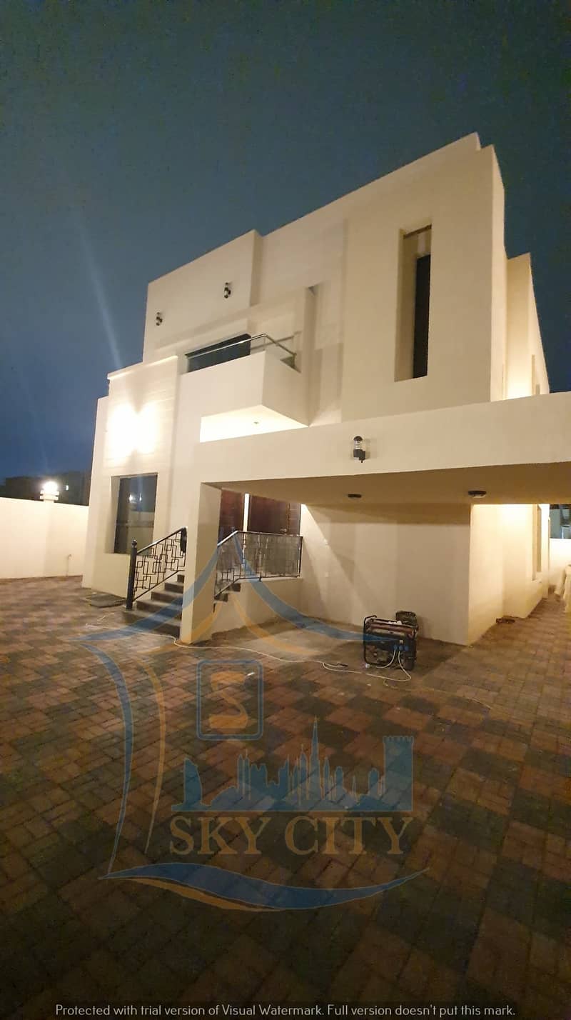 Villa on the street a Super Lux finishing at a great price and negotiable