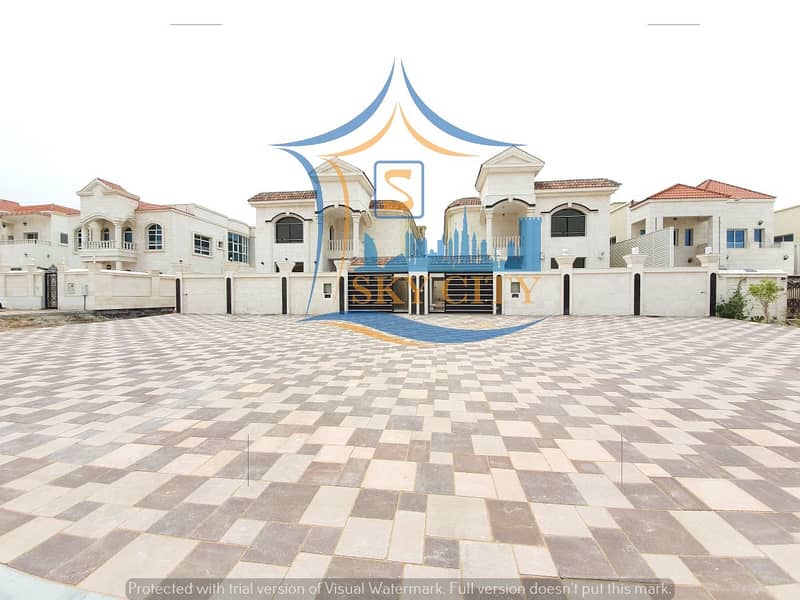 Just 2 minutes to Emirates Street, at a great price for a mosque, and an excellent location close to all services