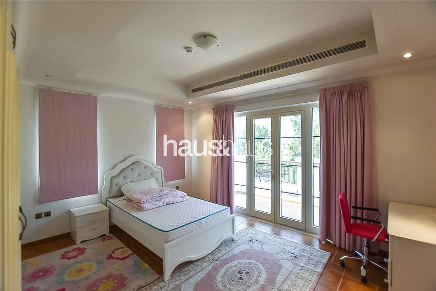 Upgraded Girona with Earth golf course views Upgraded Girona with Earth golf course views