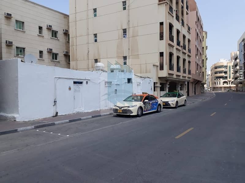 Single floor house for rent in Muraqqabat near Metro Station Single floor house for rent in Muraqqabat near Metro Station