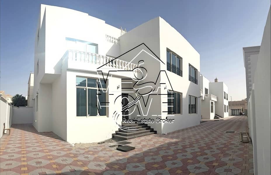 BRIGHT 6-BED VILLA IN COMPOUND