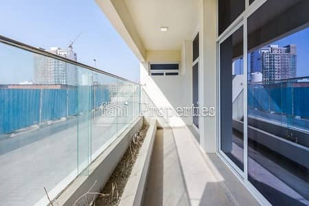 Rented! Top Floor! Best Quality Studio Rented! Top Floor! Best Quality Studio