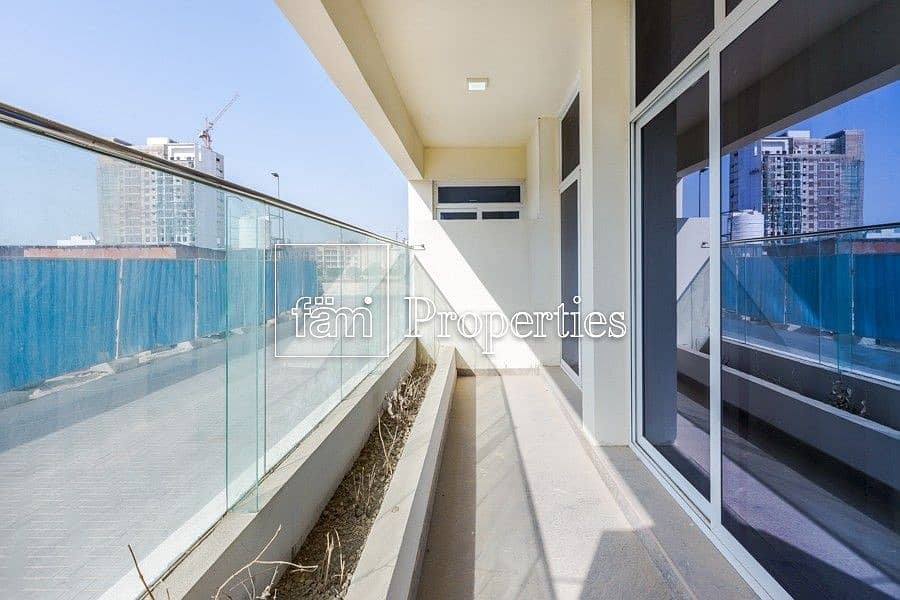 Rented! Top Floor! Best Quality Studio Rented! Top Floor! Best Quality Studio