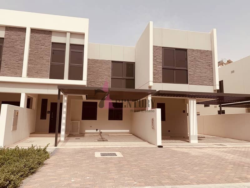 Spacious 4 BR+M Villa | Covered Parking