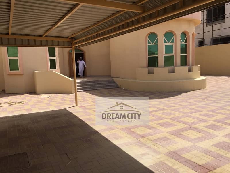 Villa for rent area of 10 thousand feet at a very reasonable price in Al-Raqqab