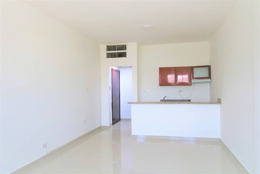 High-ceiling Spacious American Type of Studio High-ceiling Spacious American Type of Studio