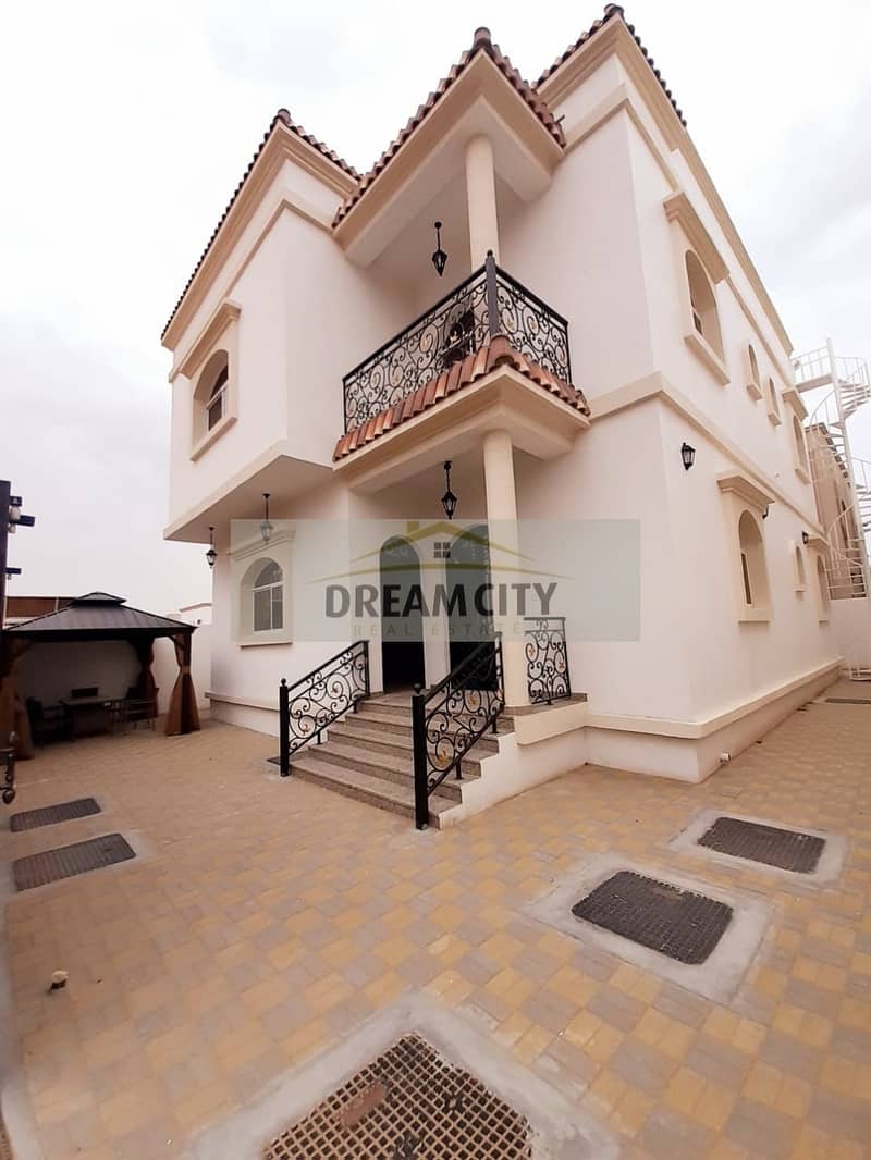 Villa for sale, personal finishing, large area, close to the current street