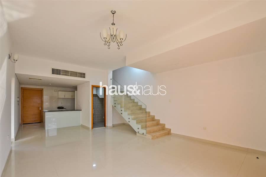 3 Floor Townhouse | x4 Large Terraces | Available