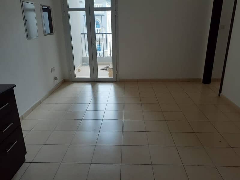 SPACIOUS AND WELL MAINTAINED | 6 Cheqs SPACIOUS AND WELL MAINTAINED | 6 Cheqs