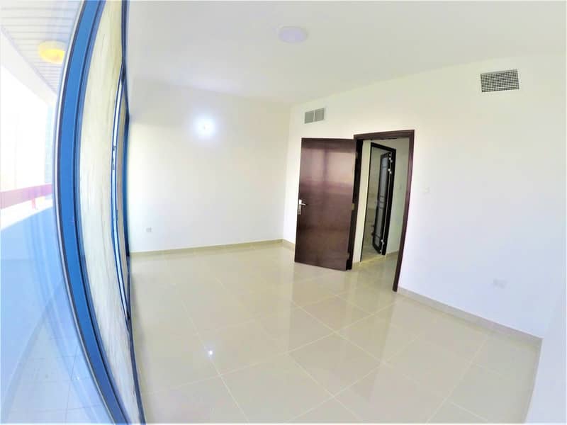 شقة في شارع المطار 1 غرف 45000 درهم - 4334421