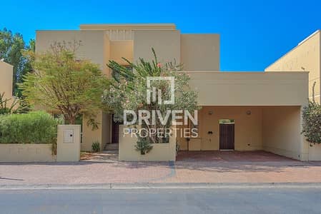 Upgraded 4 Bed Villa in a Prime Location Upgraded 4 Bed Villa in a Prime Location
