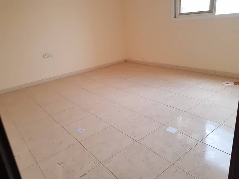 Spacious studio with separate Kitchen in al Qulayaa area rent 17k in 4/6 cheqs