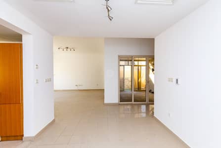 3 Bedroom Villa for Sale in Al Raha Gardens, Abu Dhabi - Ready to live in 3 bed spacious villa | Type A 3 Bedroom Villa for Sale in Al Raha Gardens, Abu Dhabi - Ready to live in 3 bed spacious villa | Type A