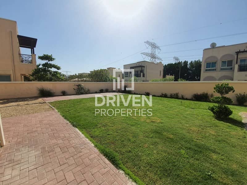 Well-maintained 2 Bed Villa with Huge Garden