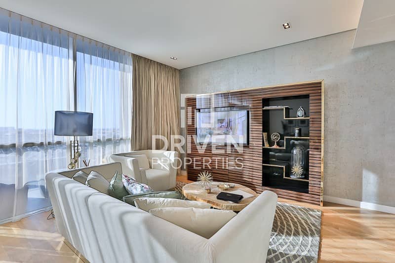 Bright & Furnished Unit | Boulevard View