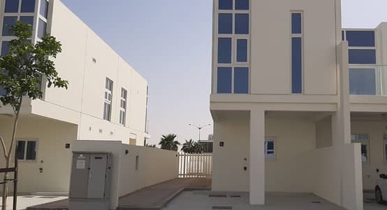 Spacious 3BR New Townhouse in Akoya Oxygen Spacious 3BR New Townhouse in Akoya Oxygen