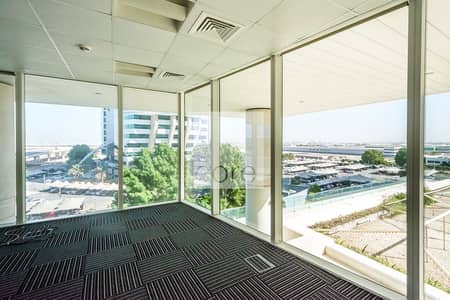 Fitted and furnished |Chiller Incl |Low Floor Fitted and furnished |Chiller Incl |Low Floor