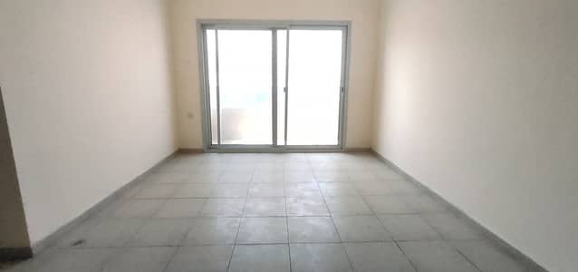 HUGE SIZE APARTMENT 1 BHK WITH BALCONY OPP SAHARA MALL IN JUST 25 K HUGE SIZE APARTMENT 1 BHK WITH BALCONY OPP SAHARA MALL IN JUST 25 K