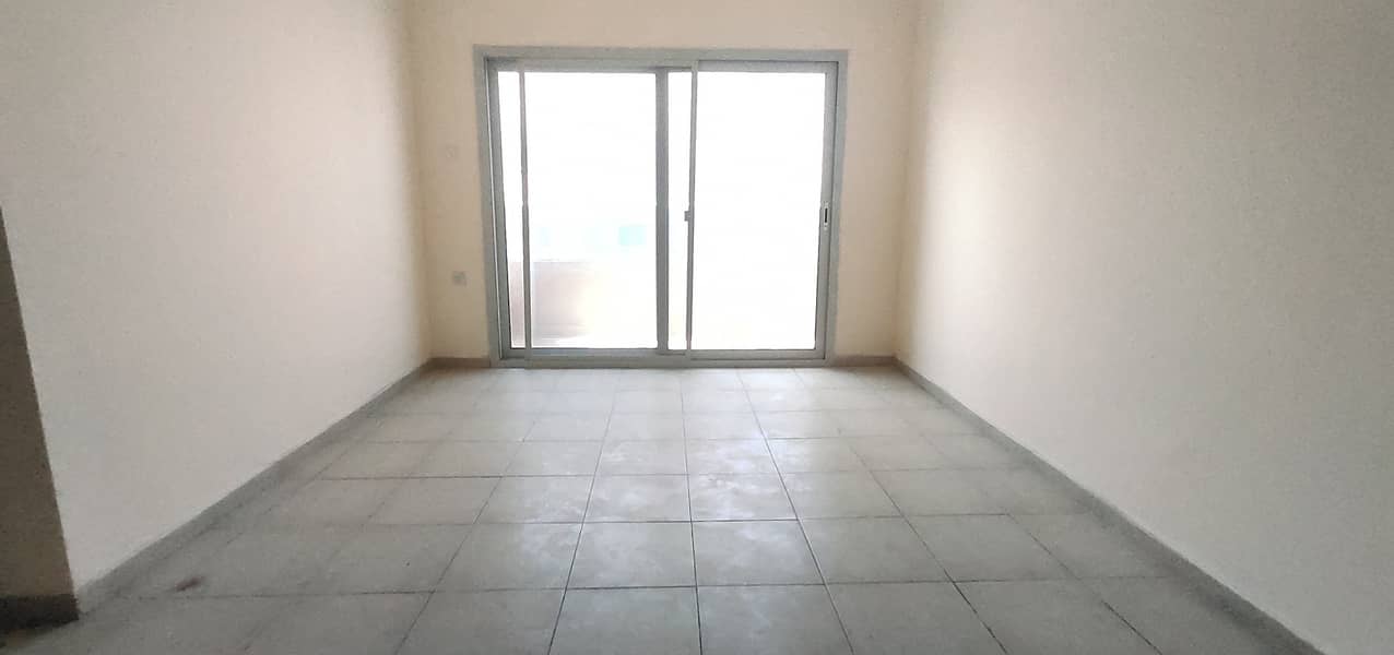 HUGE SIZE APARTMENT 1 BHK WITH BALCONY OPP SAHARA MALL IN JUST 25 K HUGE SIZE APARTMENT 1 BHK WITH BALCONY OPP SAHARA MALL IN JUST 25 K