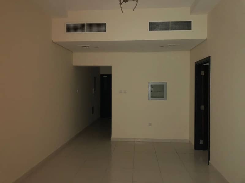 شقة في برج لافندر،مدينة الإمارات‬ 1 غرفة 18000 درهم - 4588343