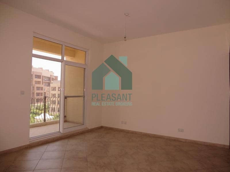Enormous studio available in an affordable price Enormous studio available in an affordable price