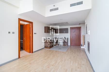 Duplex 2 Bedroom Unit in a Prime Location Duplex 2 Bedroom Unit in a Prime Location