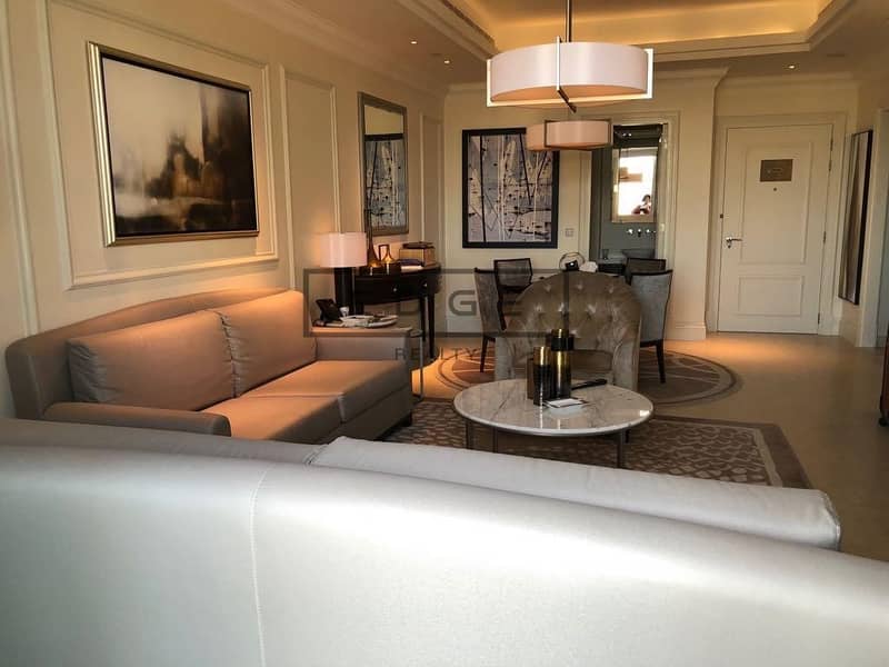 FULLY SERVICED / HUGE 1 BR/ HIGH END FULLY SERVICED / HUGE 1 BR/ HIGH END