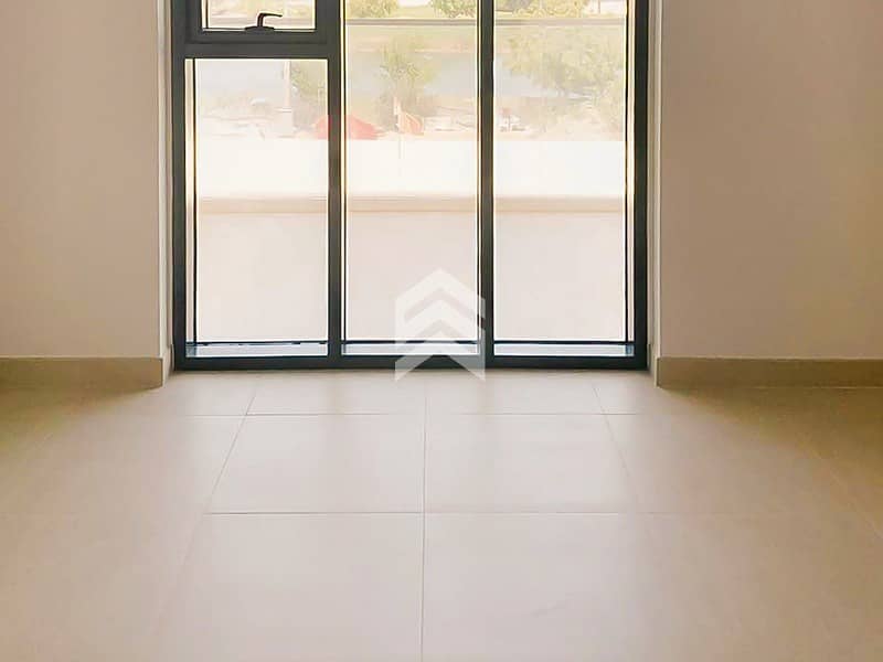 Large Terrace With Lake View In Tower A Large Terrace With Lake View In Tower A