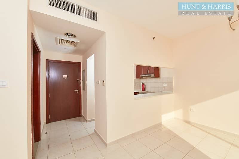 Great Deal - One Bedroom Apartment - Community Views