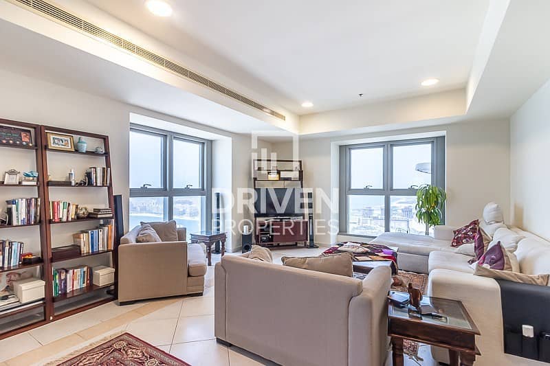 Well-maintained 3 Bed Unit with Sea View