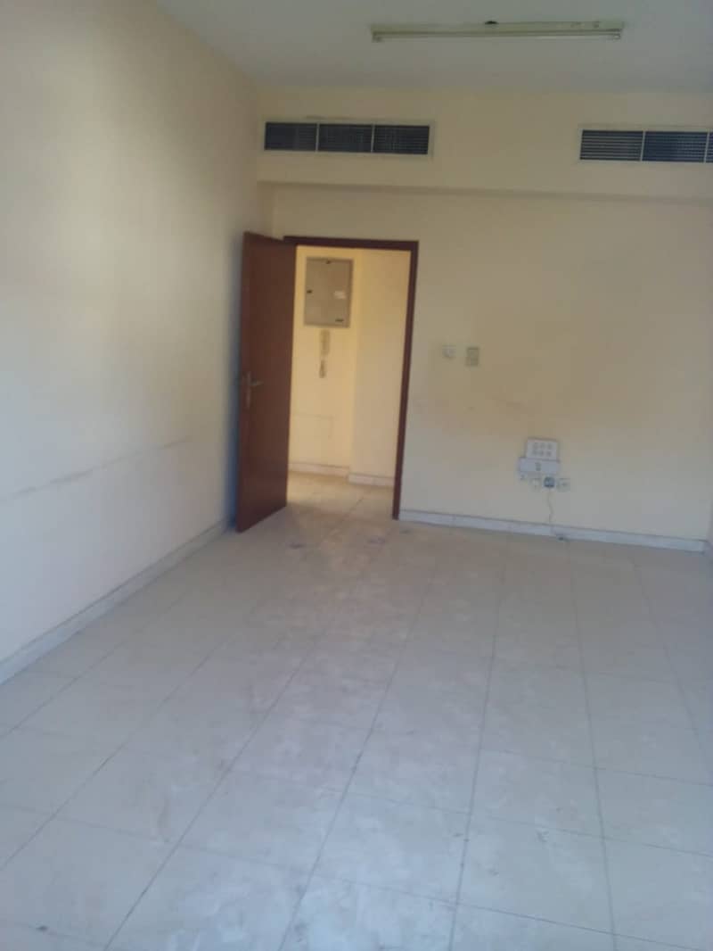 A room and a hall for annual rent at a special price of 33000
