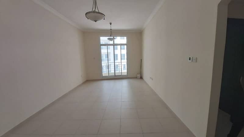 Hot Offer 1bhk with Balcony Close Kitchen And Parking Only 33k
