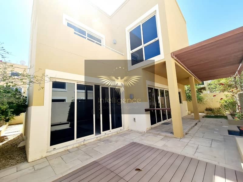 Well Maintained Townhouse w/ Maid`s and Study Room Well Maintained Townhouse w/ Maid`s and Study Room