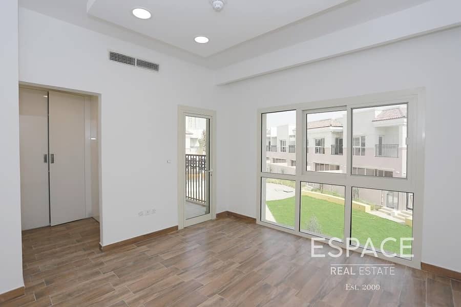 Spacious 2 Bed Townhouse with Plaza View