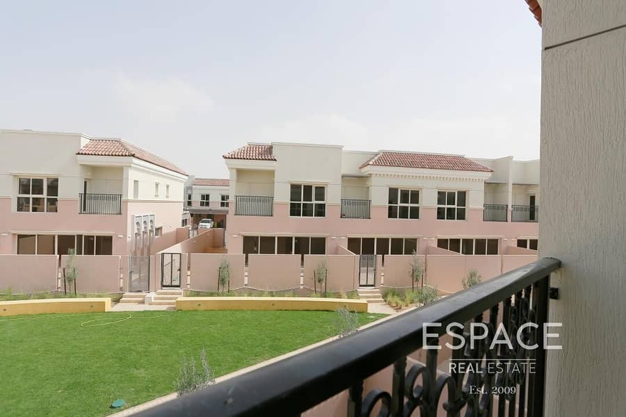 7 Spacious 2 Bed Townhouse with Plaza View