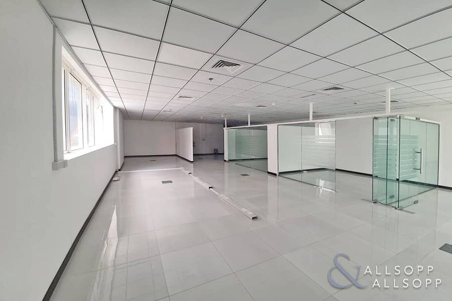 Fully Fitted | Close to Metro | Glass Partitions