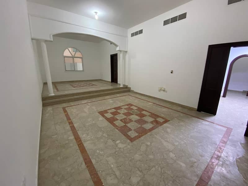 Вилла в Хадбат Аль Зафран, 5 спален, 125000 AED - 4593641