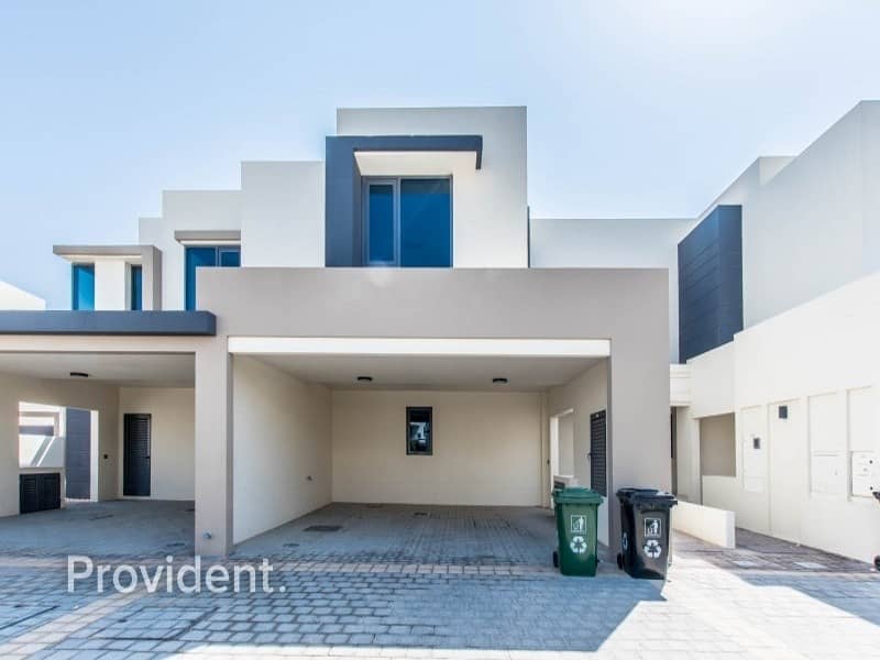 Contemporary Style| Near the Entrance and Park