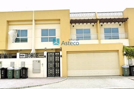 Renovated 4 Bed+Maid with Common Facilities Villa Renovated 4 Bed+Maid with Common Facilities Villa