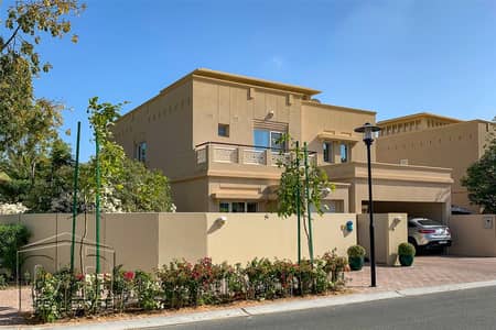 فیلا 4 غرف نوم للبيع في البحيرات، دبي - Corner Plot | Partial Upgrades | 4 bedrooms فیلا 4 غرف نوم للبيع في البحيرات، دبي - Corner Plot | Partial Upgrades | 4 bedrooms