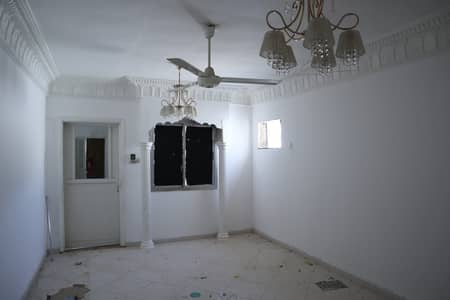 5 Bedroom Villa for Sale in Musherief, Ajman - For sale villa in Mushairif Ajman area of 10,000 feet close to services The villa is old 5 Bedroom Villa for Sale in Musherief, Ajman - For sale villa in Mushairif Ajman area of 10,000 feet close to services The villa is old