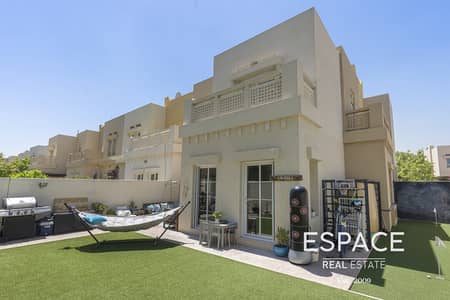 Community Expert - Park & Pool - Zulal 1 Community Expert - Park & Pool - Zulal 1