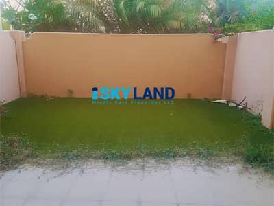 Vacant ! SINGLE ROW 2Br+Store w/ Private Garden Vacant ! SINGLE ROW 2Br+Store w/ Private Garden