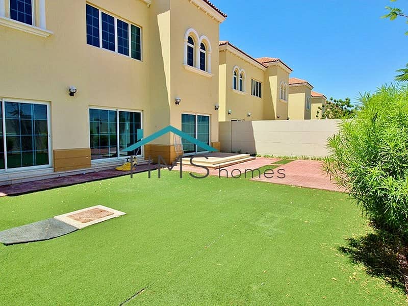 Best Priced 4 Bed in JP - Spacious Executive Villa