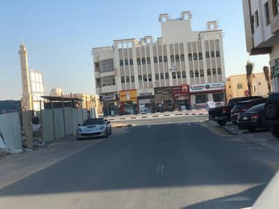 بناية لقطة للبيع في موقع إستراتيجي على الشارع قار - مكون من 11 محل و30 شقة بناية لقطة للبيع في موقع إستراتيجي على الشارع قار - مكون من 11 محل و30 شقة