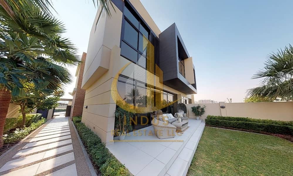 Discounted Price AED 2.6M 6BR+M at The Park Villas