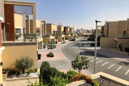 SINGLE ROW - CLOSE TO POOL & PARK SINGLE ROW - CLOSE TO POOL & PARK