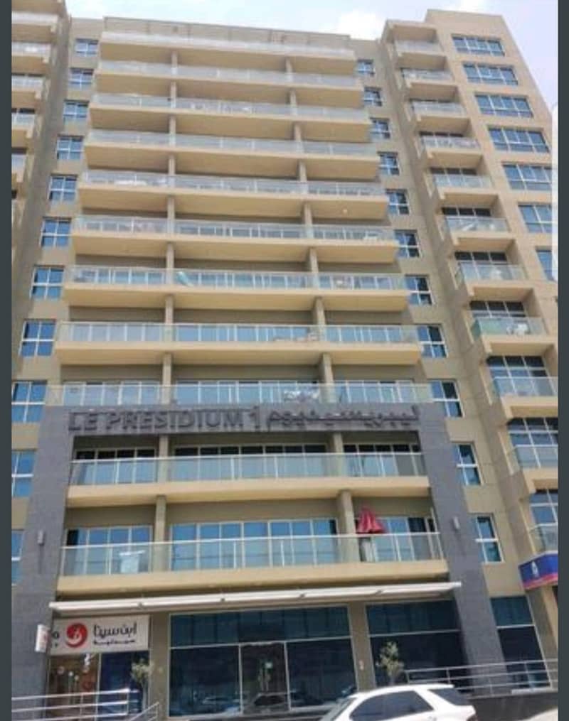 Ready to Move in chiller free 1bhk(850 sqft) with balcony avail in 38k in 4 cheques. ''