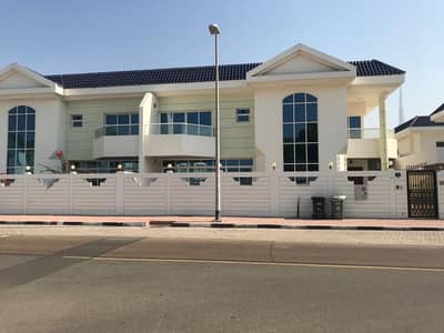 Spacious 5 bedroom plus maid villa with pvt pool in Jumeirah 1, Close to Mercato Spacious 5 bedroom plus maid villa with pvt pool in Jumeirah 1, Close to Mercato