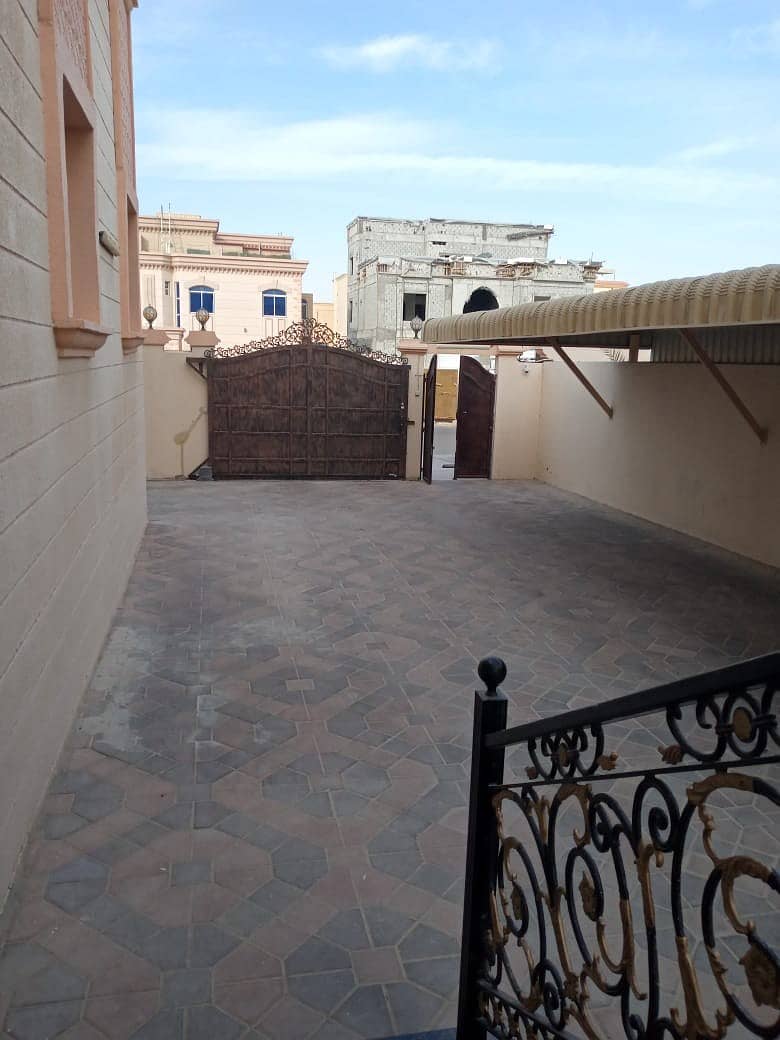 Квартира в Аль Шамха, 4 cпальни, 65000 AED - 4604990